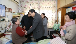 院党委书记王永志走访养老志愿服务结对家庭并调研指导工作