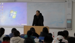 学院党总支书记王永志为临床医学专业学生授课