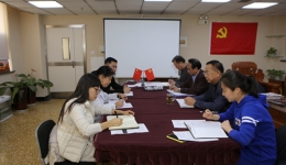 医院党委书记葛明到联系党支部参加党员组织生活会