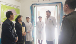 天桥区卫计局党委书记孙广忠到我院堤口社区卫生服务站进行调研