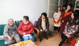 院团委组织团员青年探望空巢老人