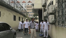 “小烟头，大文明，助力创城”——康复医学科党支部主题实践活动