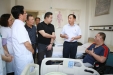 医院领导走访慰问困难党员