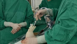 我院妇二科成功完成首例单孔腹腔镜手术
