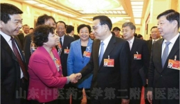 我院出席十二届全国人大三次会议的两位全国人大代表接受各级媒体采访