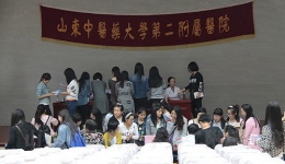 我院组织专家赴山东省女子学院举行义诊