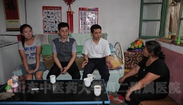 我院董伟副书记走访慰问家庭经济困难学生