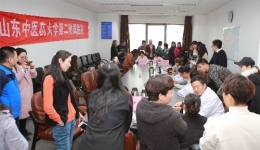 我院专家走进山东广播电台开展义诊活动