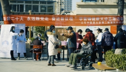 医院团委组织开展学雷锋健康义诊志愿服务活动