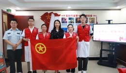 医院团委组织开展“金秋呵护 健康同行”义诊志愿服务活动