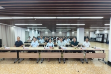 医院组织集中观看纪念中国人民抗日战争暨世界反法西斯战争胜利80周年大会