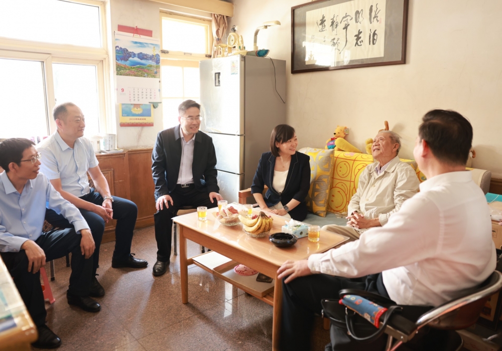 院领导走访慰问老干部及援派干部人才
