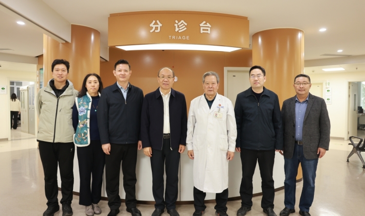 九九重阳传薪火 薪火相继绘新章——医院开展重阳节走访慰问老领导、老专家活动