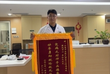 医者仁心显担当 危急施救暖人心——消化中心李公义在云南丽江高铁站紧急施救患病乘客