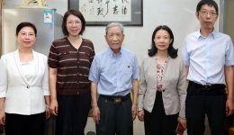 桑榆未老霞满天 薪火相传启新程——医院党委走访慰问离退休老党员庆祝建党105周年